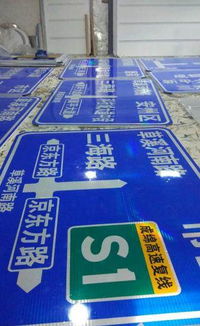 公路交通標(biāo)牌、標(biāo)線與護(hù)欄 構(gòu)筑安全出行的“生命線”